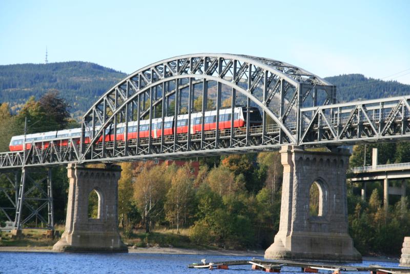 BM 70.014 berquert auf der Minnesundbrcke den Mjsa; 30.09.2009