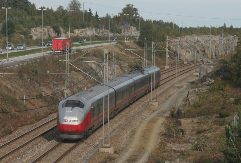 BM 73.043 auf dem Weg von Halden nach Oslo bei Hlen; 26.09.2009