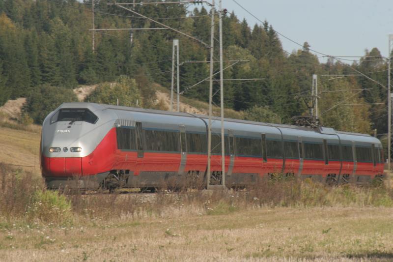 BM 73.045 auf dem Weg von Oslo nach Halden bei Vestby; 26.09.2009