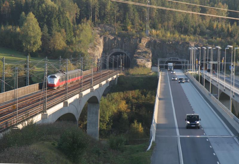 BM 73.146 berquert das Kulapdalviadukt bei Hlen; 26.09.2009