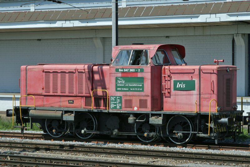 Bm 847 960  Iris  wartet zusammen mit der 185 573 in Niederglatt/ZH auf den nchsten Einsatz  21.5.2007