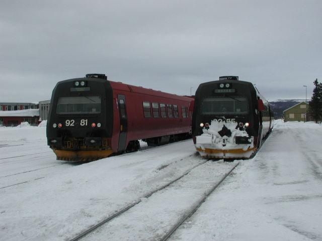 BM92 55 und BM92 81 auf der R�rosbanen in der historischen Bergbaustadt R�ros am 14.03.2002.
