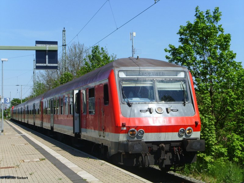 Bmh - Steuerwagen (Bauart Wittenberge) und 143 (kaum sichtbar) im Bahnhof Smmerda kurz vor der Abfahrt nach Erfurt Hauptbahnhof am 02.05.2007