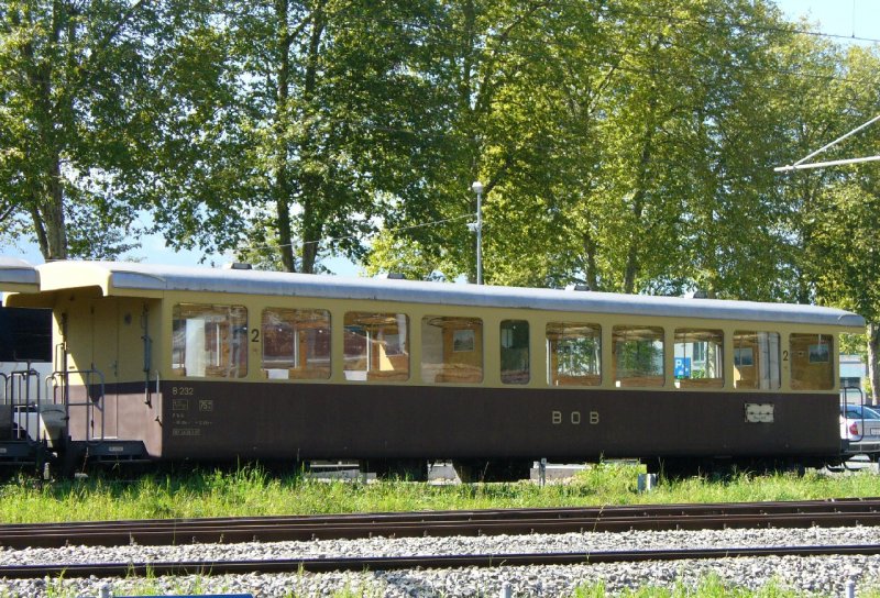 BOB - 2 Kl. Personenwagen B 232 Abgestellt im Bahnhofsareal von Interlaken Ost am 13.09.2007