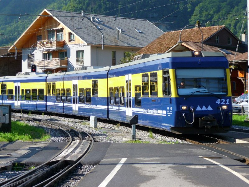 BOB - 3 Teiliger Steuerwagen ABt 421 unterwegs in Wilderswil am 16.08.2008