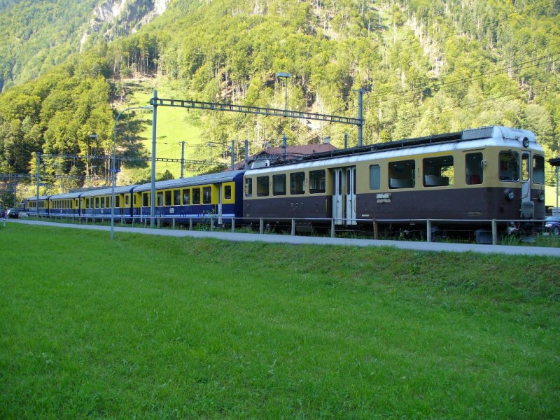 BOB - Abgestellter Pendelzug mit mit dem Triebwagen ABeh 4/4 304 im Bahnhof von Zweiltschienen am 02.09.2007