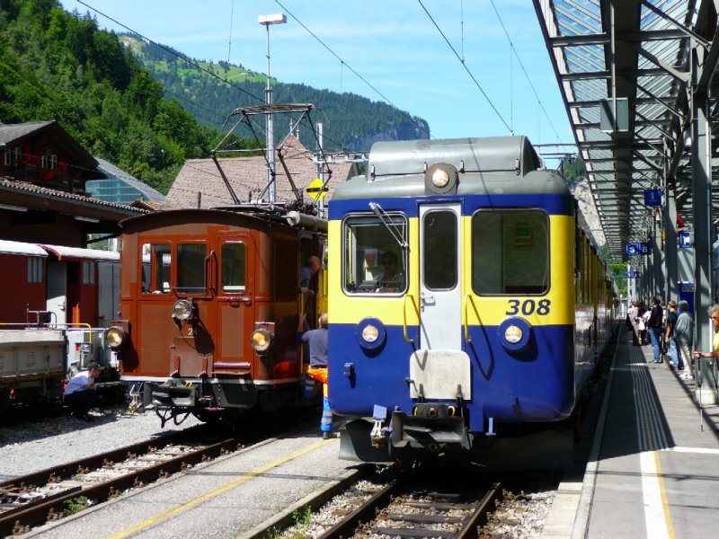 BOB - Oldtimer HGe 3/3 24 neben ABe 4/4 308 im Bahnhof von Lauterbrunnen am 16.08.2008
