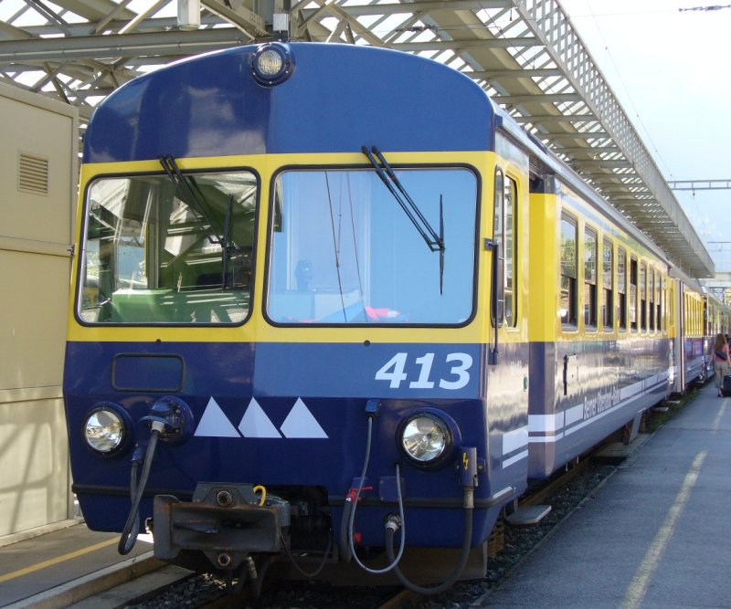 BOB - Steuerwagen 1 + 2 Kl. ABt 413 im Bahnhof von Lauterbrunnen am 02.09.2007