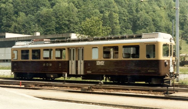 BOB Triebwagen ABeh 4/4 309 im Bahnhofsareal von Zweiltschienen im Aug.1985