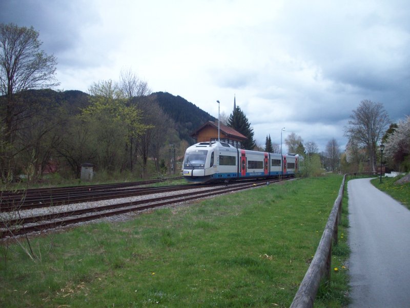 BOB Zug aus Mnchen, zur Weiterfahrt nach Bayrisch Zell.
In Schliersee ndert der Zug die Richtung.01.05.08 