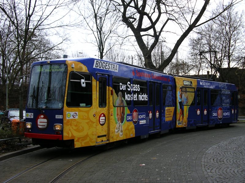 Bogestra Bahn 305B/305,als Linie 306 von Wanne Eickel Hbf. nach Bochum Hbf.,in Ruhestellung.(14.01.2008)