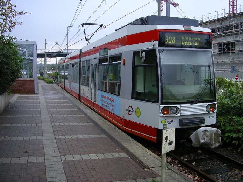Bogestra Bahn 417A/B als Linie 308 Hattingen Mitte  S  nach Bochum Gerthe,Bereitstellung zum Einstieg.(10.09.2008) 