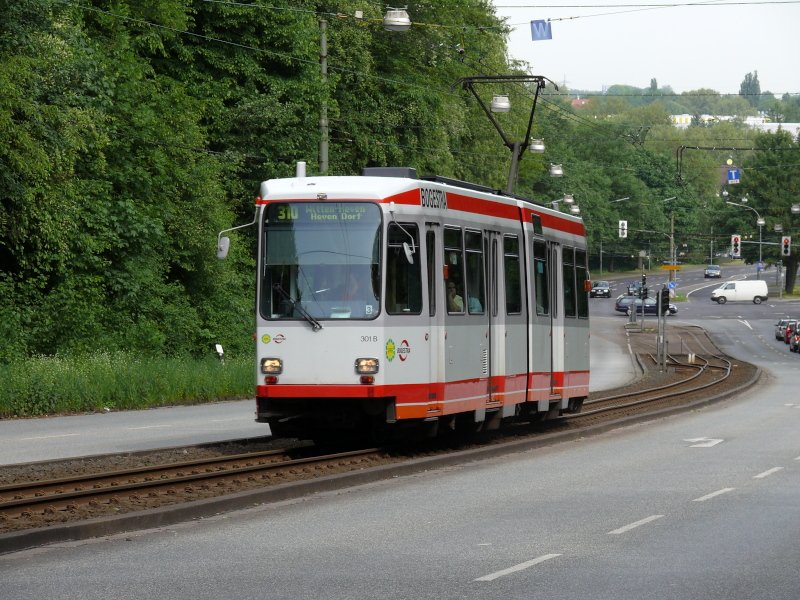 BOGESTRA, Linie 310 (Bochum-Hntrop - Witten-Heven Dorf), kurz vor der Haltestelle Im mminger Feld. 09.05.2009.