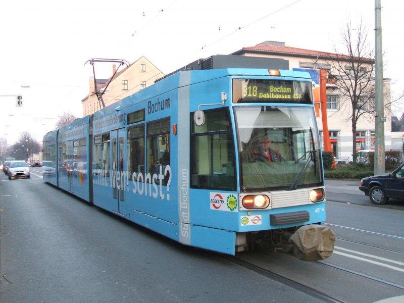 Bogestra Linie 318, nach BO-Dahlhausen,Wagen 407A,
Werbetrger von Wirtschaftfrderung Bochum.(17.11.2007) 