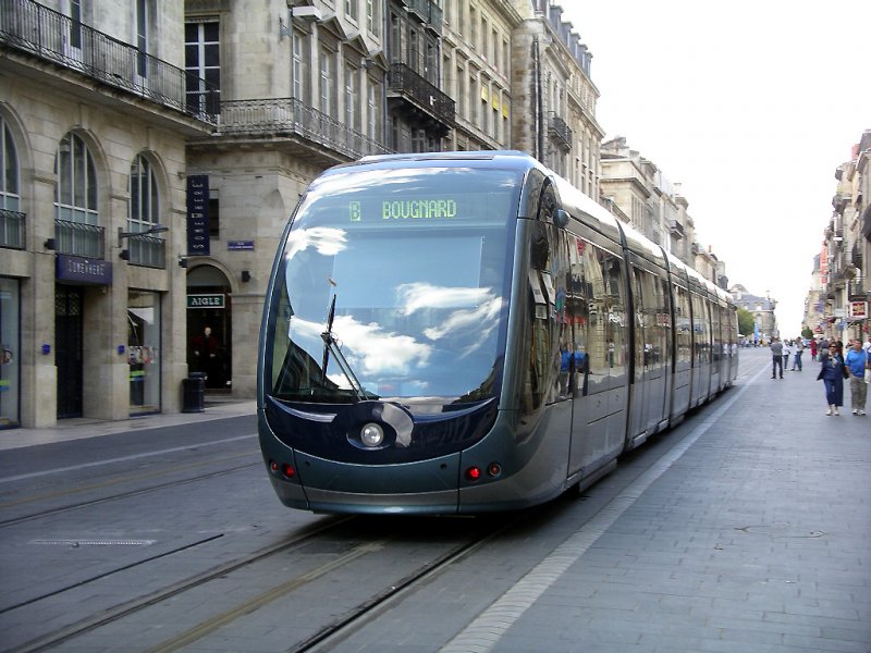 Bordeaux Tram,
Typ Alstom Citadis 402 - 7-teilig, 100% Niederflur, 40 Meter lang.

19.09.2004
