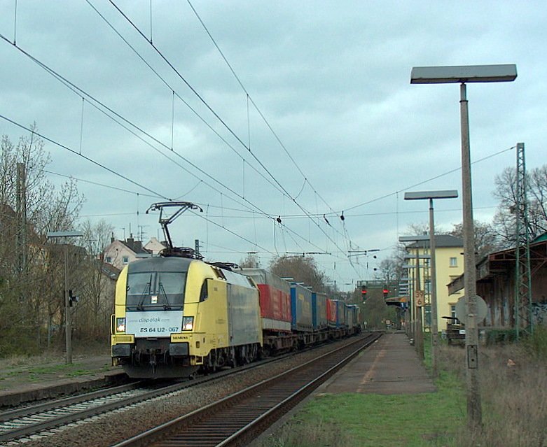 boxXpress.de ES 64 U2-067 (182 567-8 D-DISPO) mit dem TEC 43258 von Verona-Quadrante Europa (I) nach Kln Eifeltor, in Wiesbaden-Biebrich; 02.04.2008