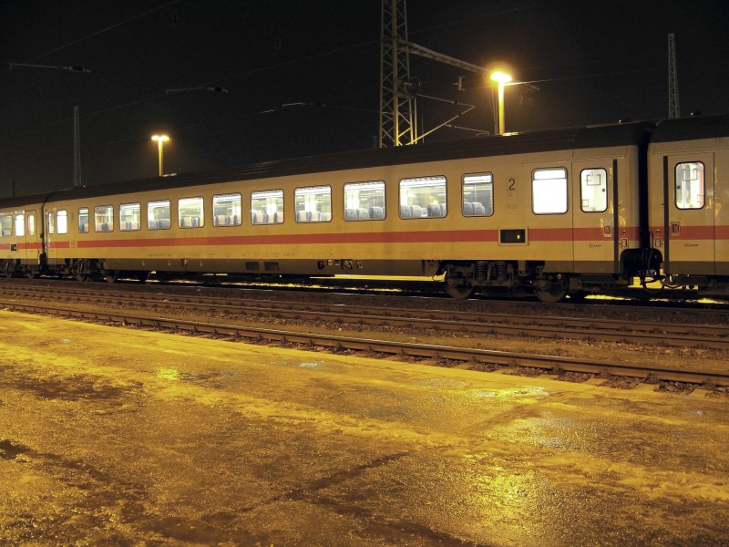  Bpmz 294  ist hier am IC 2131 im Cottbusser Hbf zu sehen. 02.02.2009