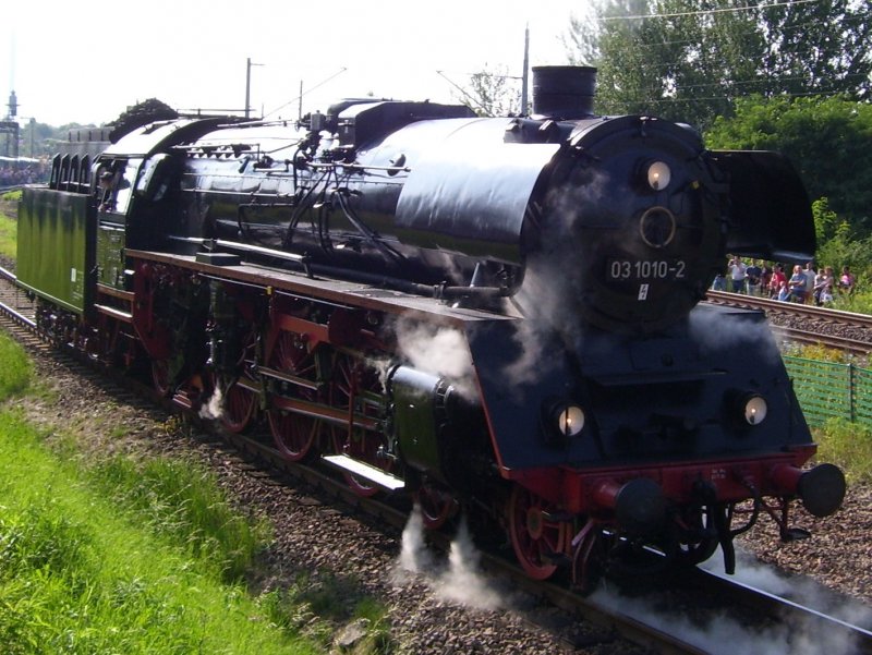 BR 03 1010-2 am 26.08.07 bei der groen Lokpaarade des schsischen Eisenbahnmuseum Chemnitz-Hilbersdorf. (Heizhausfest)