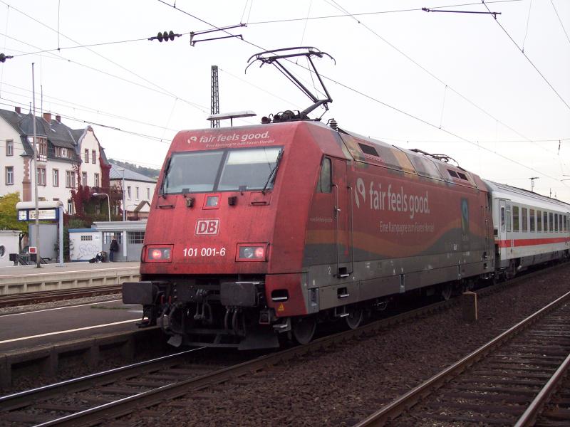 Br 101 001 mit IC 2391 in Weinheim am 21.10.2005