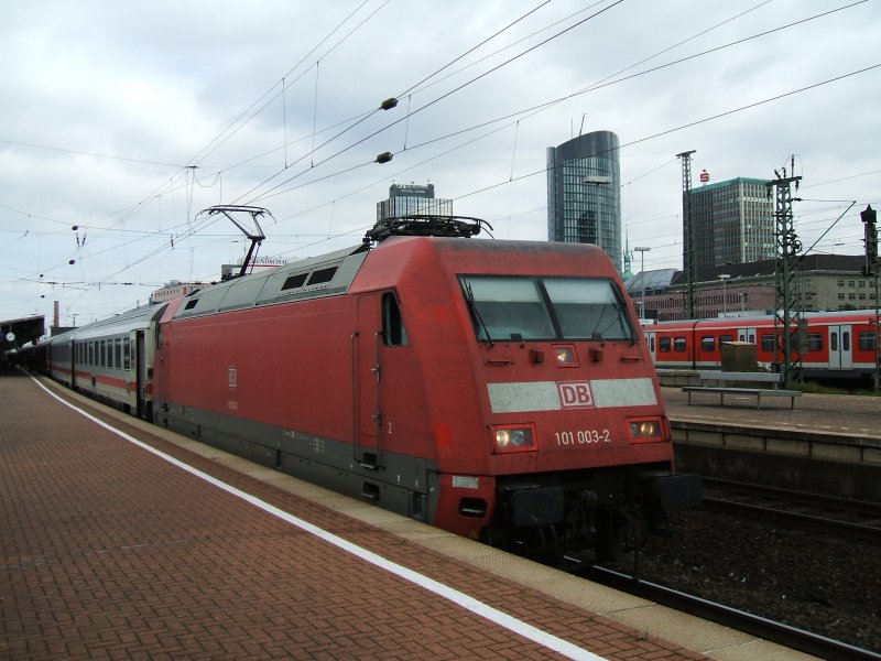 BR 101 003-2 (or) mit IC 2029 nach Passau.(12.09.2007)