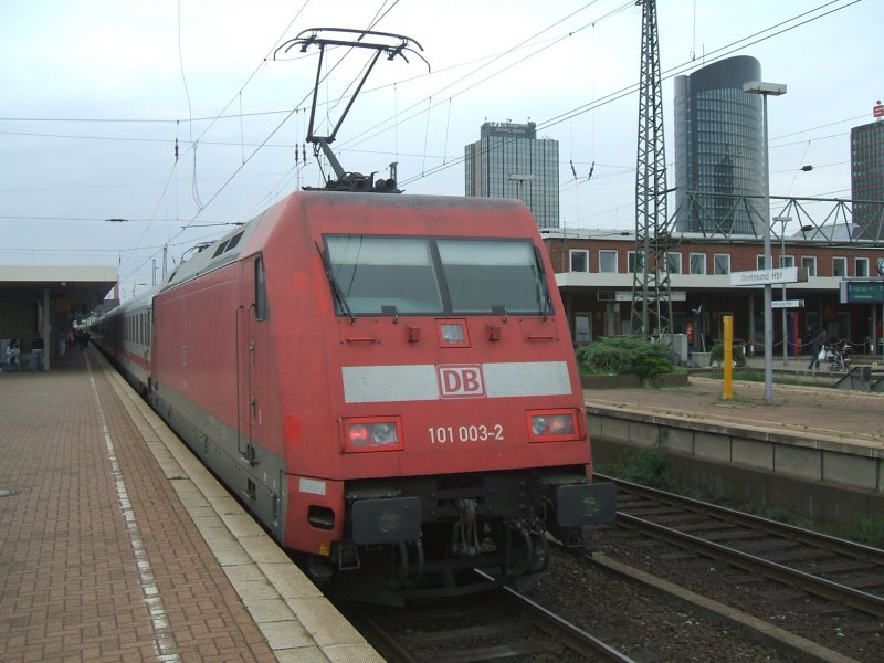 BR 101 003-2 orientrot mit IC nach Eisenach in Dortmund Hbf.