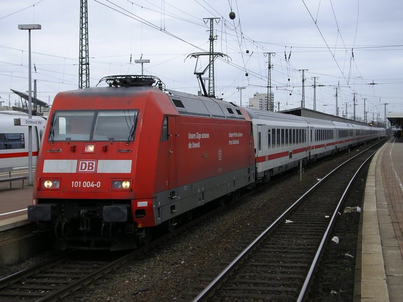 BR 101 004-0 mit IC 2029 von HH Altona nach Passau , Gleis 11
Dortmund Hbf.(02.03.2008)