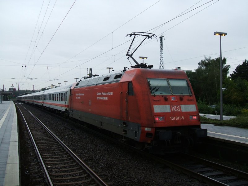 BR 101 011-5 im Schub vom IC 2112 aus Stuttgart nach
Hamburg Altona.(22.08.2007)