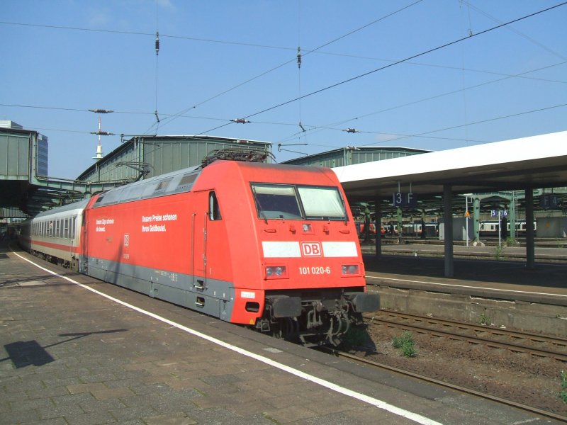 BR 101 020-6 mit IC 432 nach Luxembourg bei der Ausfahrt (11.08.2007)