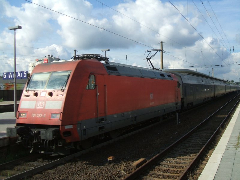 BR 101 022-9 mit NZ/CNL 300 aus Milano C. (03.08.2007)