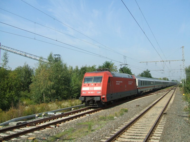 BR 101 027-4 mit IC 2027 nach Passau in Richtung Dortmund Hbf.
(14.09.2007)
