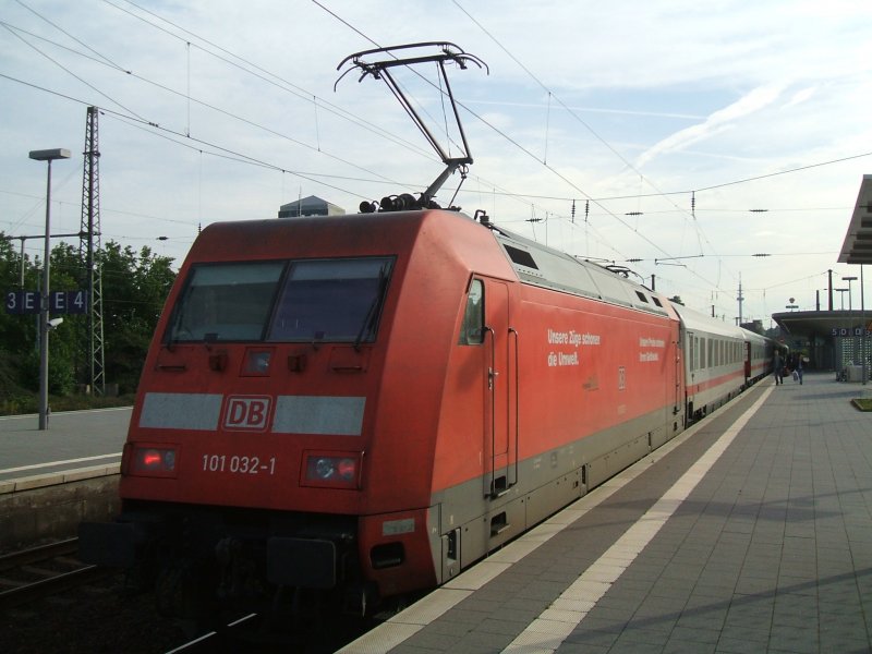 BR 101 032-1 mit IC 2457 im Schub nach Ostseebad Binz 
in Bochum Hbf.