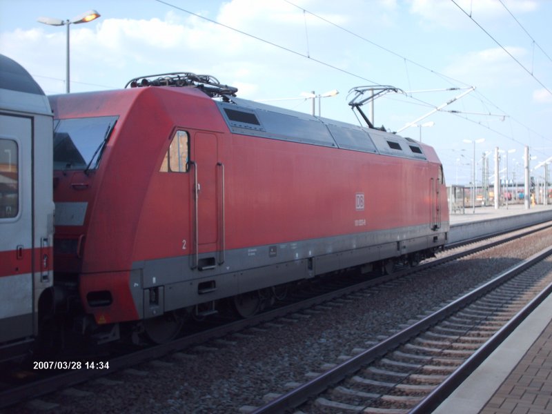 BR 101 033-9 hinter IC 2454  Pommersche Bucht  nach Dortmund Hbf in Bitterfeld.
