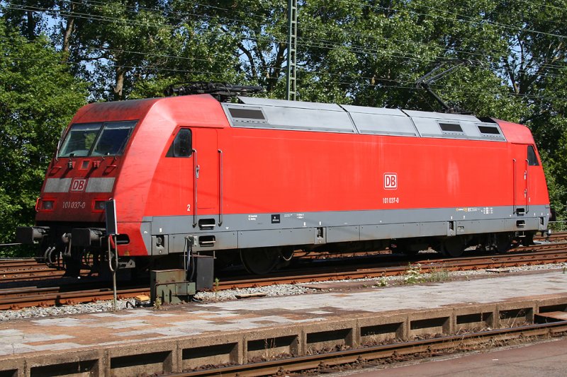 BR 101 0370 aufgenommen im Sommer 2006 beim Umsetzen in Norddeich