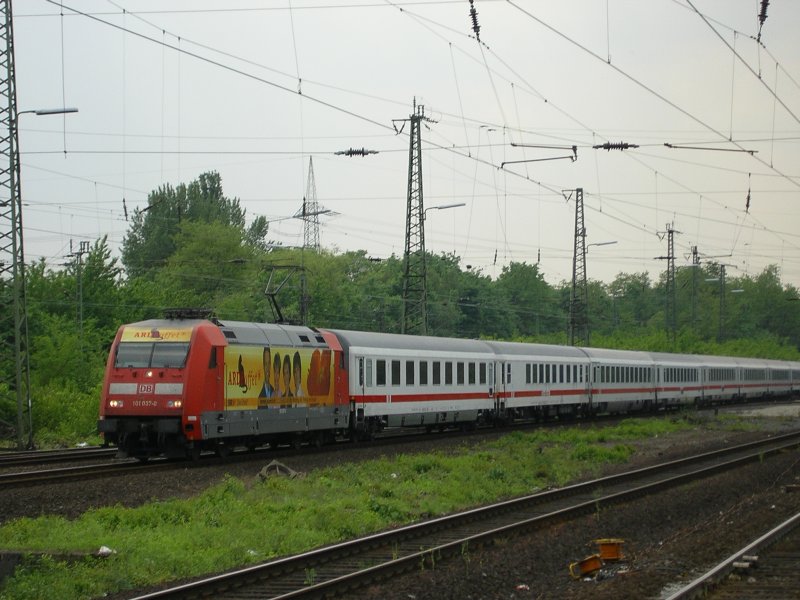 BR 101 037-0 mit IC 435 aus Luxembourg nach Norddeich Mole
bei der Einfahrt in Gelsenkirchen Hbf.(15.05.2008)