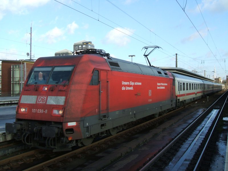 BR 101 038-8 mit IC 2156 von Eisenach nach Dsseldorf im Bochumer Hbf,abweichend auf Gleis 4 .(01.12.2007) 