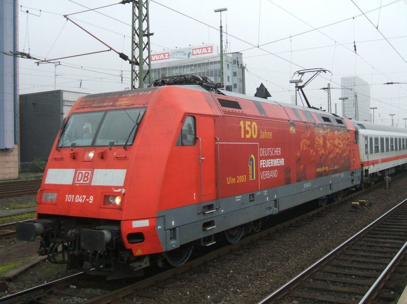 BR 101 047-9  150 Jahre Deutscher Feuerwehrverband Ulm 2003 
mit IC 1943 nach Berlin Sdkreuz bei der Ausfahrt aus dem Dortmunder Hbf.(12.10.2007)