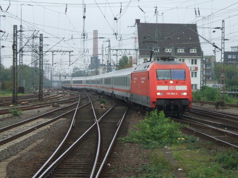 BR 101 055-4 mit IC 2027 von Hamburg nach Passau erreicht in K�rze Dortmund Hbf.(25.10.2007)