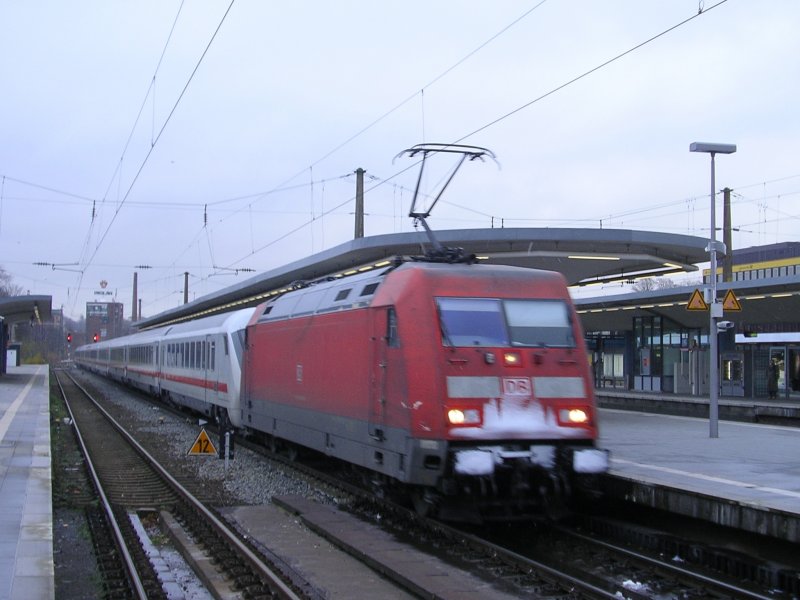 BR 101 056-0 mit IC 2013 nach Oberstdorf,Einfahrt in Bochum Hbf.(22.11.2008)