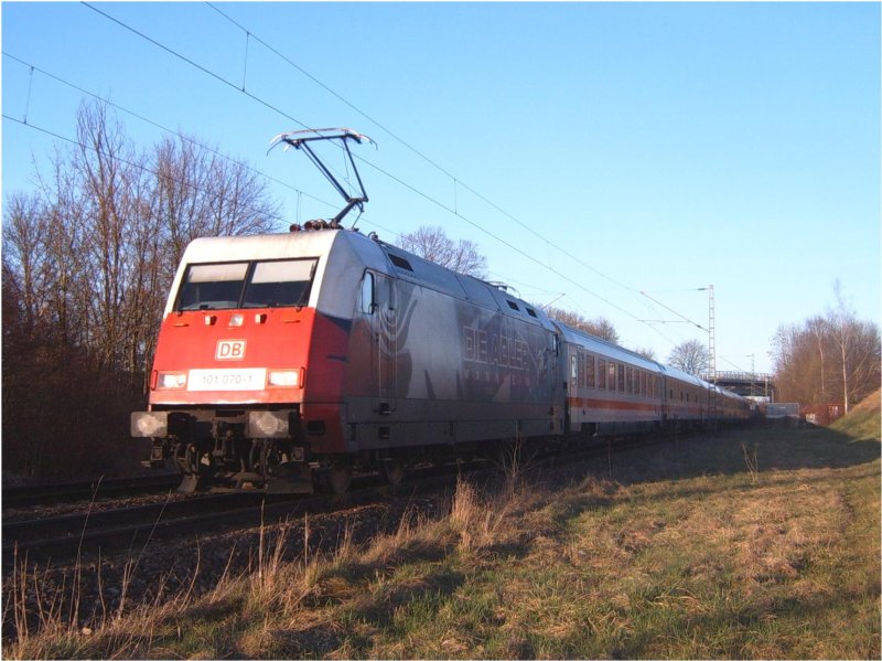 BR 101 070-1 am 04.03.07 in Hofen(b Aalen). Sie schob einen InterCity von Karlsruhe HBF nach Nrnberg HBF. Nchster Halt: Ellwangen...