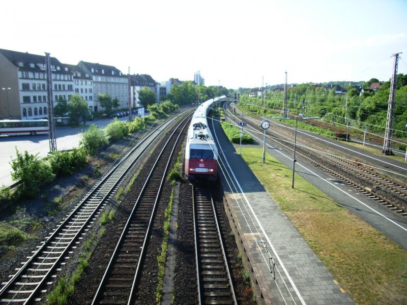 Br 101 070-1 (Die Adler) am 12.5.2007 um 18:20 bei der Einfahrt in Osnabrck Gleis 11.
