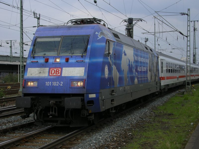 BR 101 102-2 mit IC 2311  Nordfriesland  nach Heidelberg,
Gleis 16 ,Ausfahrt Dortmund Hbf.(22.04.2008) 