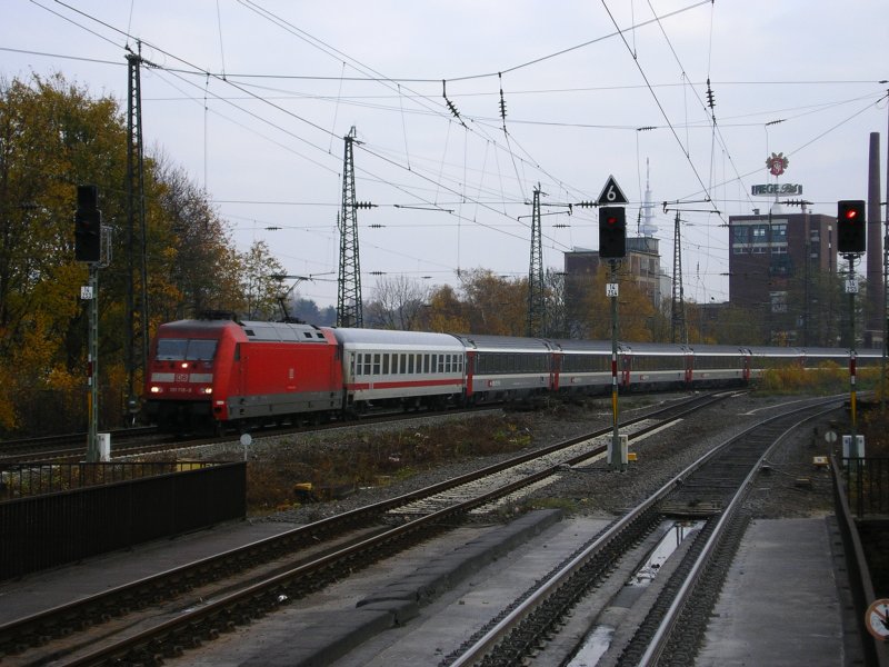 BR 101 118-8 mit EC 103 von Hamburg nach Chur erreicht Bochum Hbf.(07.11.2008) 