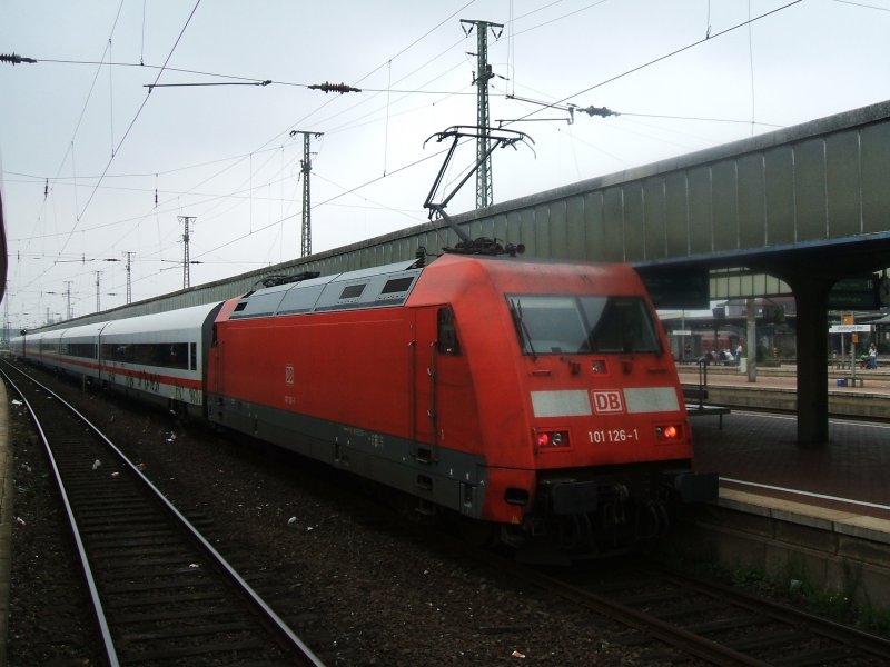 BR 101 126-1 im Schub des IC 1811  Loreley  nach
Stuttgart,(Ex-Metropolitan)beim Halt in Dortmund Hbf.(26.08.2007)