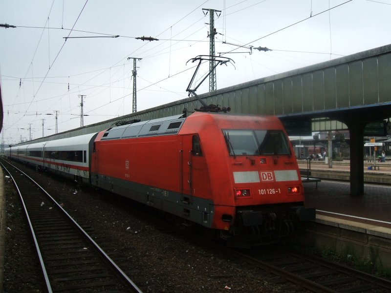 BR 101 126-1 im Schub des IC 1811  Loreley  nach
Stuttgart,(Ex-Metropolitan)beim Halt in Dortmund Hbf.(26.08.2007)