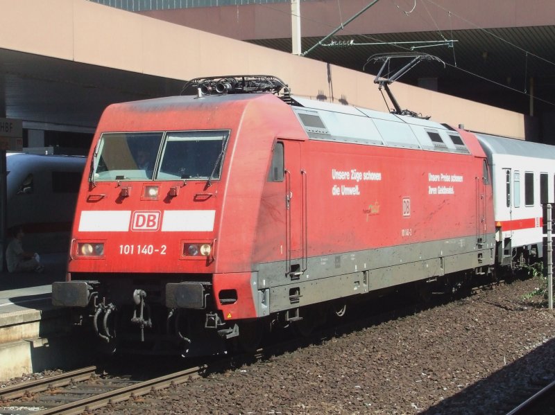 BR 101 140-2 steht in Dsseldorf Hbf zur Weiterfahrt in Richtung Kln mit einem IC am 31.07.2008.