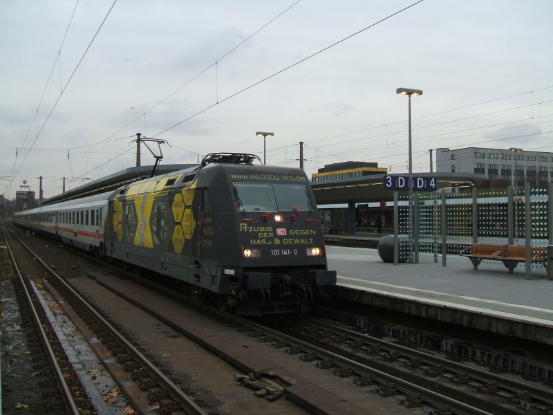 BR 101 141-0 (Gegen Hass und Gewalt II) mit IC 2254 aus Berlin Ostbahnhof nach Dsseldorf im Bochumer Hbf.(13.11.2007) 