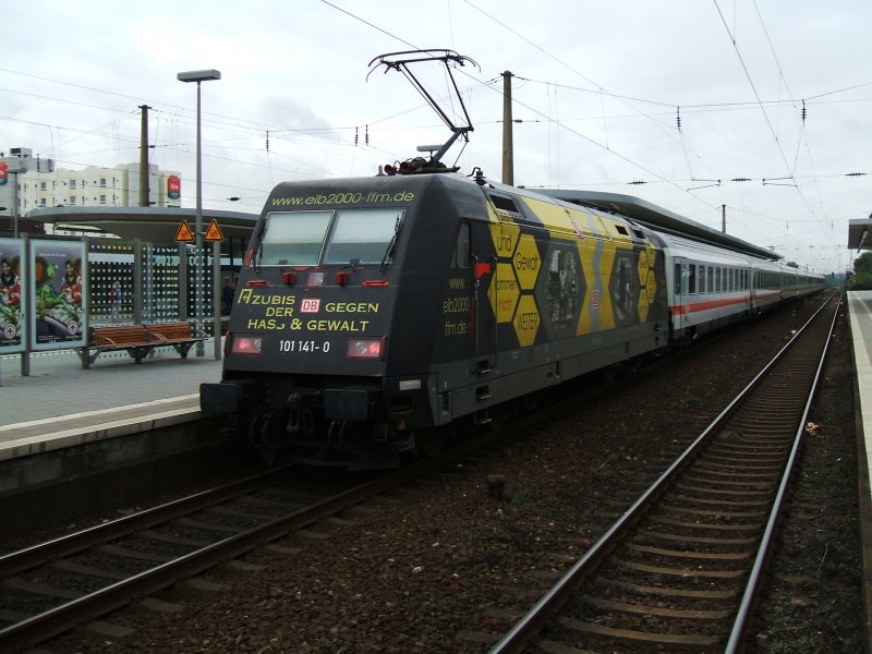 BR 101 141-0 im Schub des IC 2013 Dortmund - Oberstdorf.
(13.09.2007)