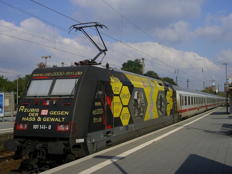 BR 101 141-0 im Schub des IC 2151 Dsseldorf-Leipzig,Ausfahrt
im Bochumer Hbf.(25.09.2008)