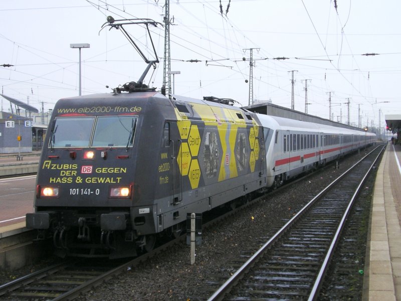 BR 101 141 mit IC 2013 nach Oberstdorf,Ausfahrt in dortmund Hbf.,
(14.11.2008) 