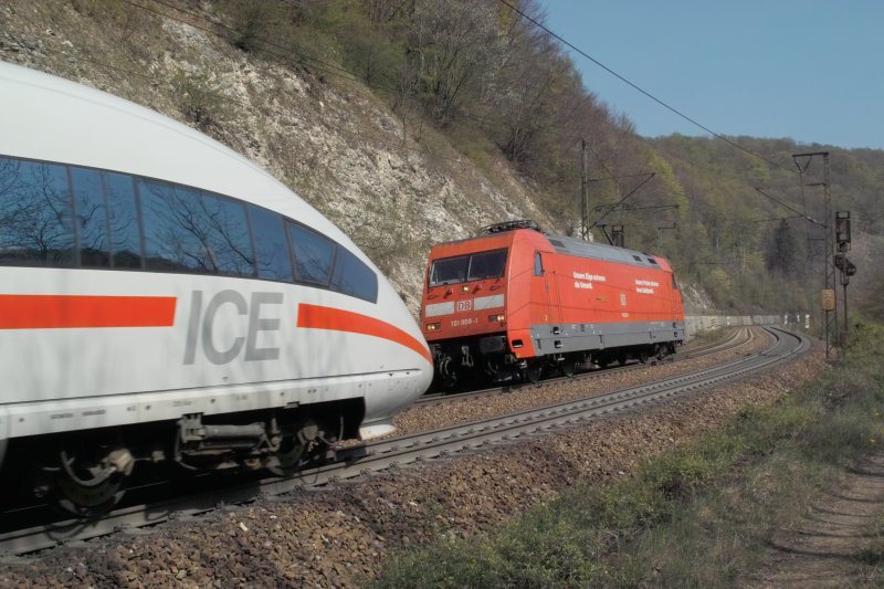 BR 101 und ICE auf der Geislinger Steige am 20.04.2007
